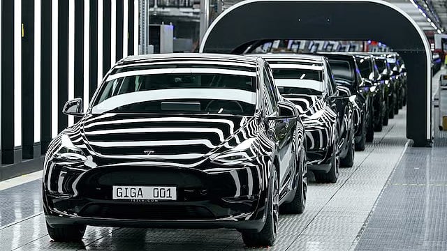 মডেল ওয়াইয়ের নতুন সংস্করণ আনছে টেসলা